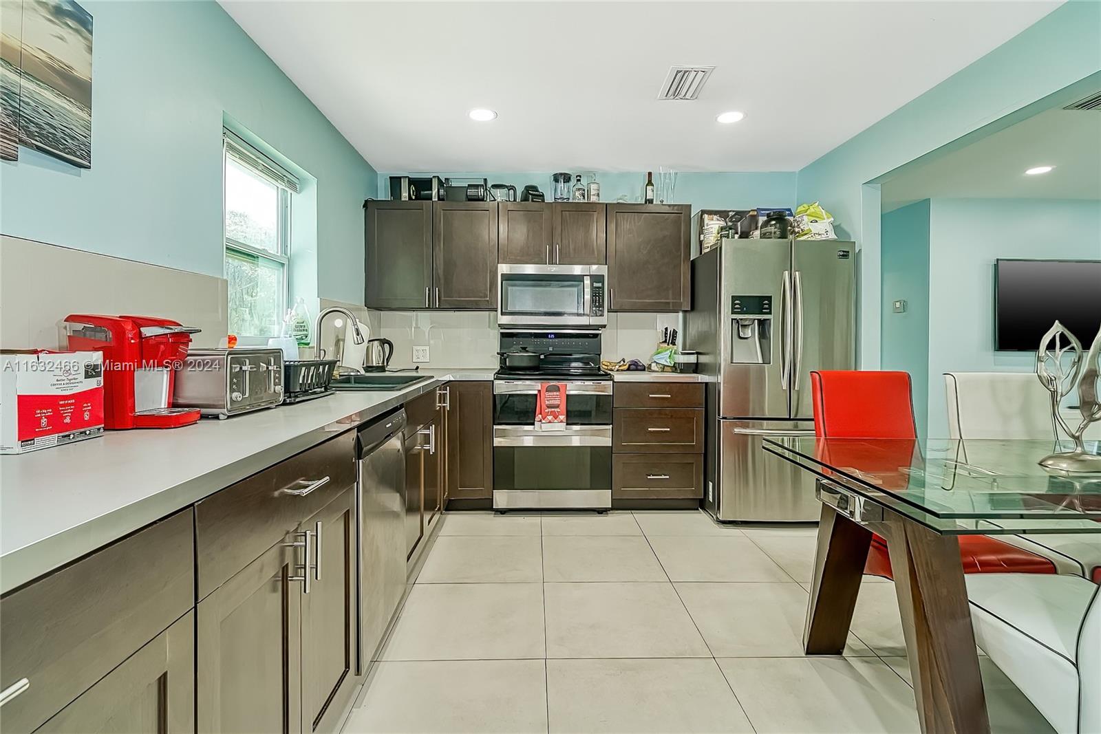 1ad5be0d-3422 216 SW 6th St, Hallandale Beach FL 33009 — #A11632466