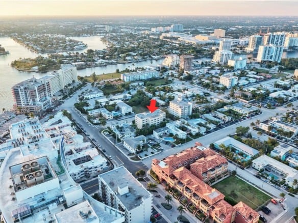 520 Orton Ave # 403, Fort Lauderdale FL 33304 — #A11616873