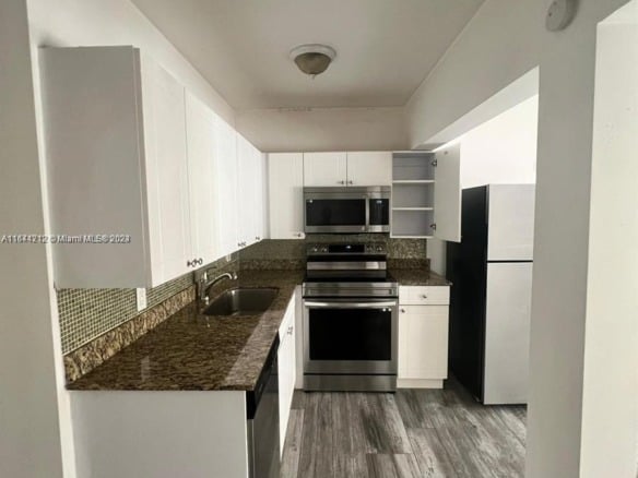 2500 NE 192nd St, Miami FL 33180 — #A11644212