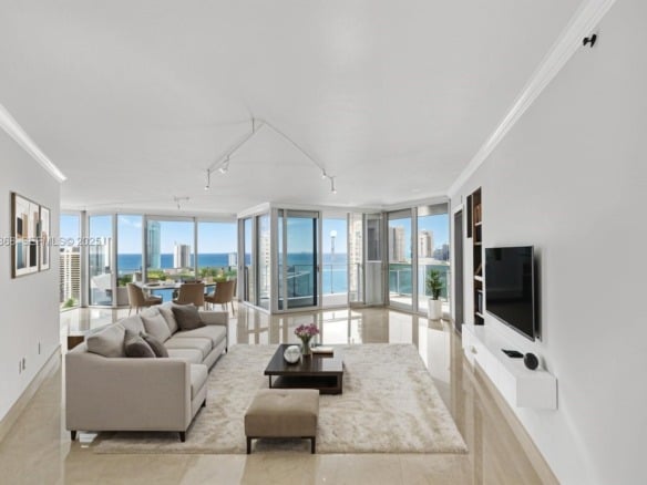 3370 Hidden Bay Dr # 2708, Aventura FL 33180 — #A11654368