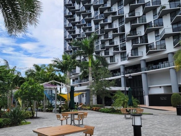 5252 NW 85th Ave # 1601, Doral FL 33166 — #A11661174