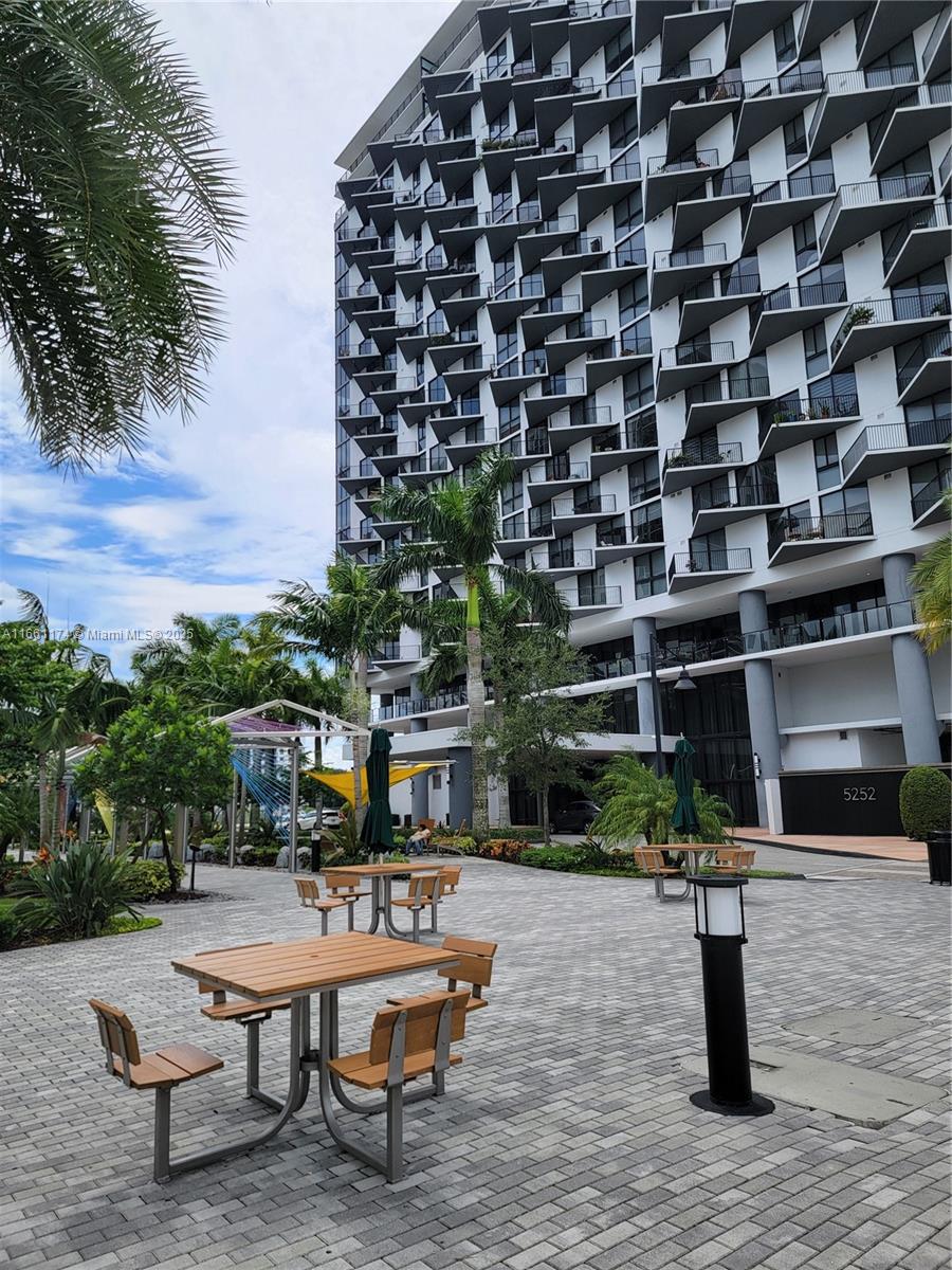 1ad5be0d-3571 5252 NW 85th Ave # 1601, Doral FL 33166 — #A11661174