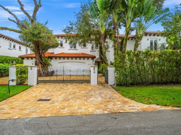 5770 La Luneta Ave, Miami FL 33155 — #A11667324