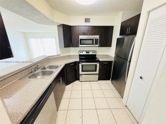 3473 NW 44th St # 103, Oakland Park FL 33309 — #A11673507