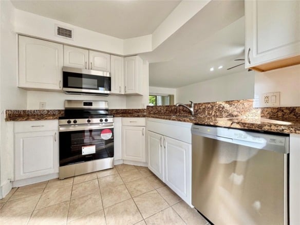 3405 NW 44th St # 104, Oakland Park FL 33309 — #A11679276