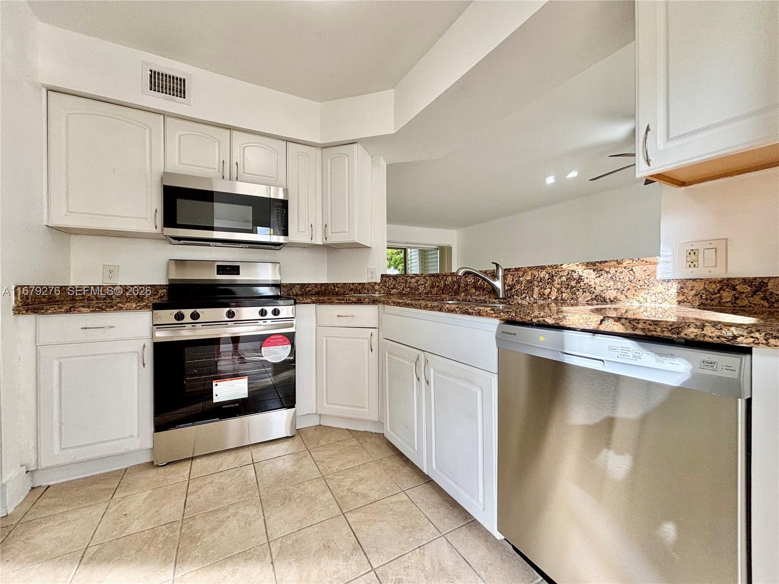 1ad5be0d-3702 3405 NW 44th St # 104, Oakland Park FL 33309 — #A11679276