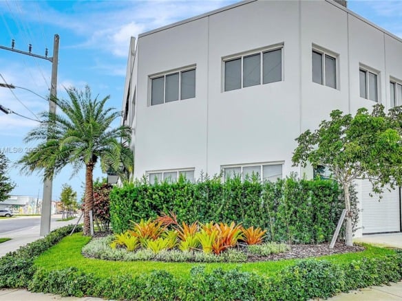 6700 NE 2nd Ct # 4, Miami FL 33138 — #A11679379