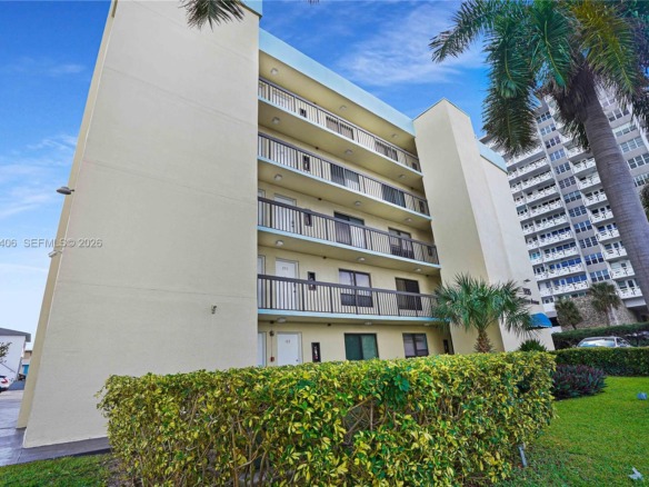 3215 N Ocean Dr # 301, Hollywood FL 33019 — #A11689406