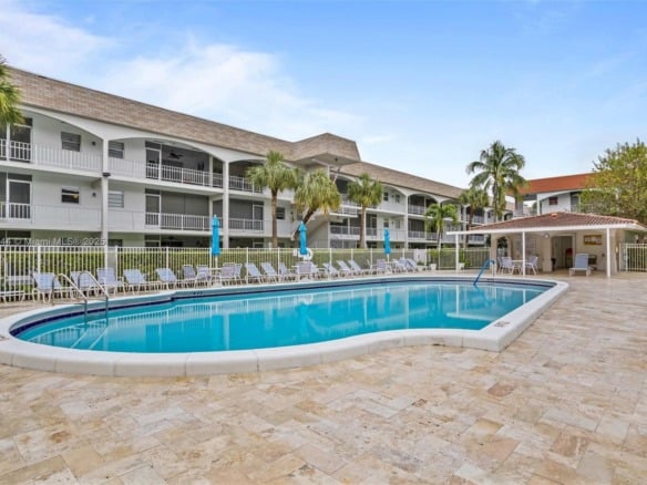 501 Blue Heron Dr # A, Hallandale Beach FL 33009 — #A11698744