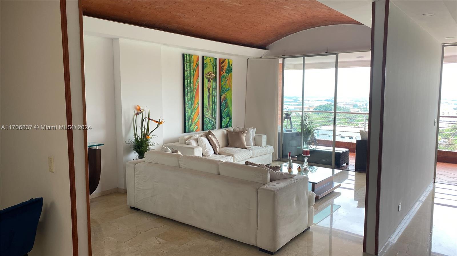 1ad5be0d-3943 9 Avenida # 1002, CA 760046 — #A11706837