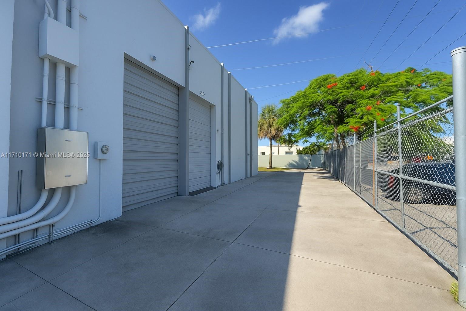 1ad5be0d-3968 4201 NW 37th Ct # 3728, Hialeah FL 33142 — #A11710171