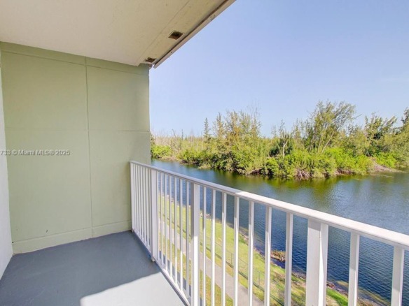 8240 SW 210 th # 320, Cutler Bay FL 33189 — #A11722733