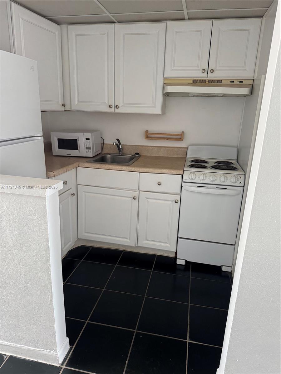 1ad5be0d-4086 7904 West Dr # 204, North Bay Village FL 33141 — #A11721349