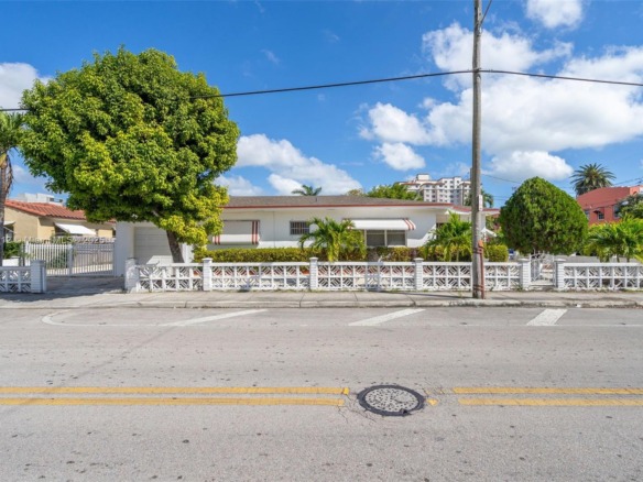 201 NW 14th Ave, Miami FL 33125 — #A11837012