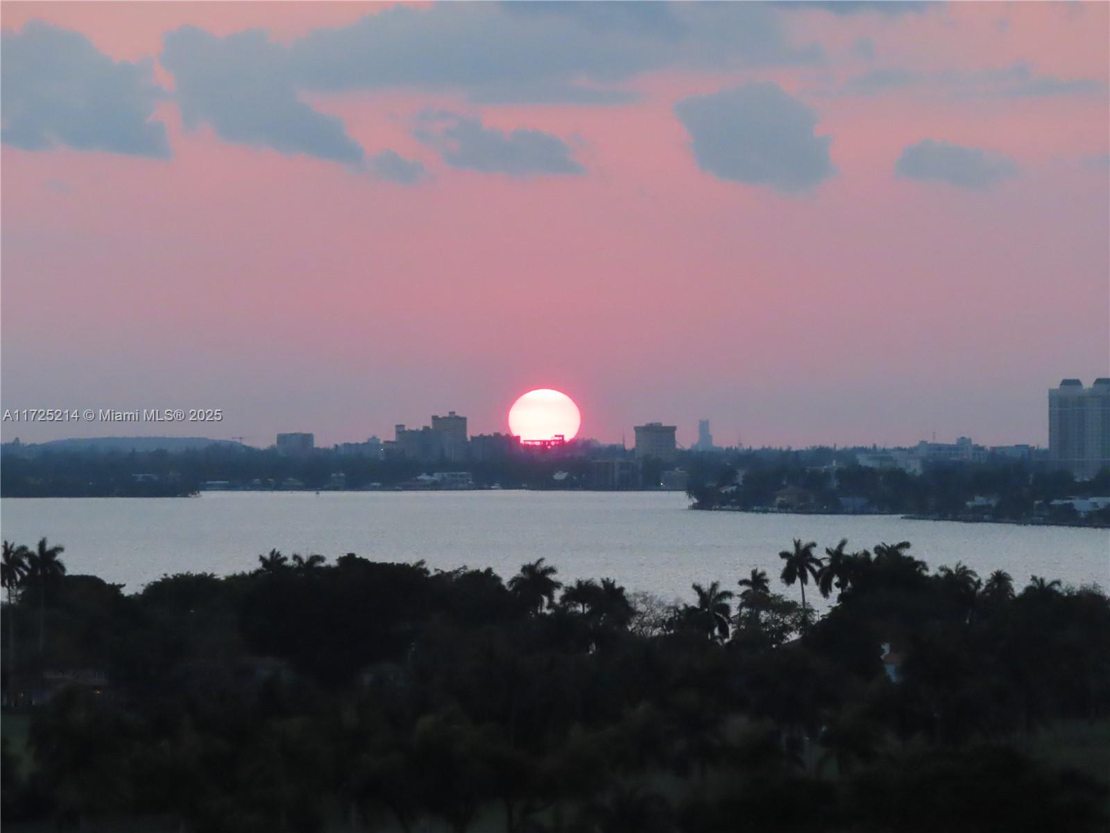 1ad5be0d-4155 5701 Collins Ave # 1011, Miami Beach FL 33140 — #A11725214