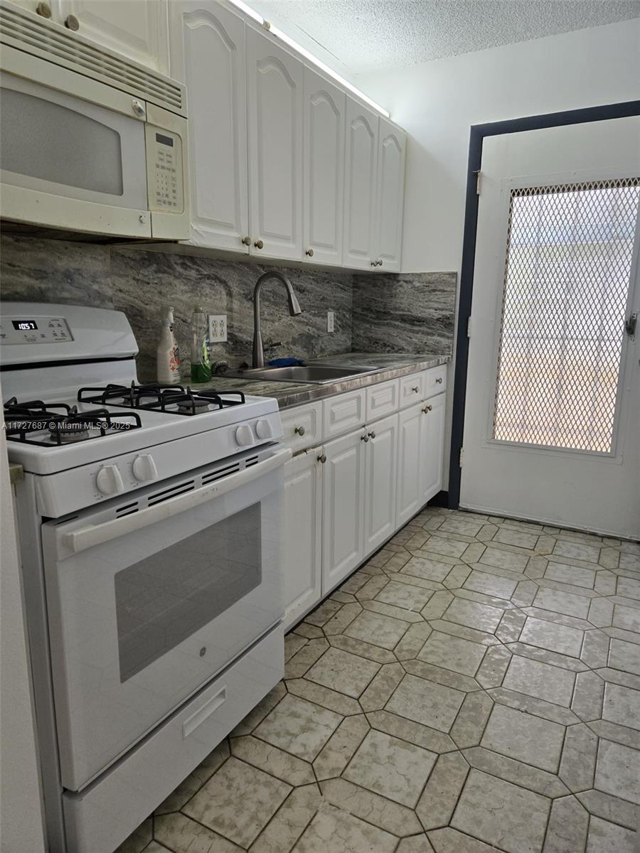 1ad5be0d-4192 160 NE 203rd Ter # 18, Miami Gardens FL 33179 — #A11727687