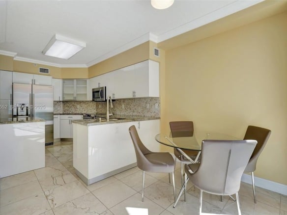 3370 Hidden Bay Dr # 910, Aventura FL 33180 — #A11728552