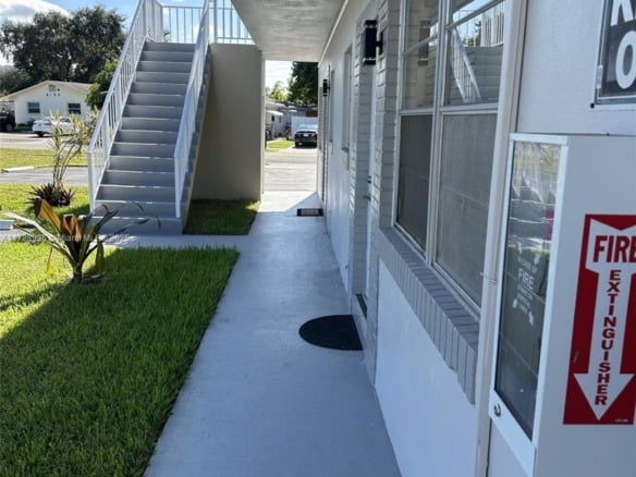 6101 Garfield St, Hollywood FL 33024 — #A11728936