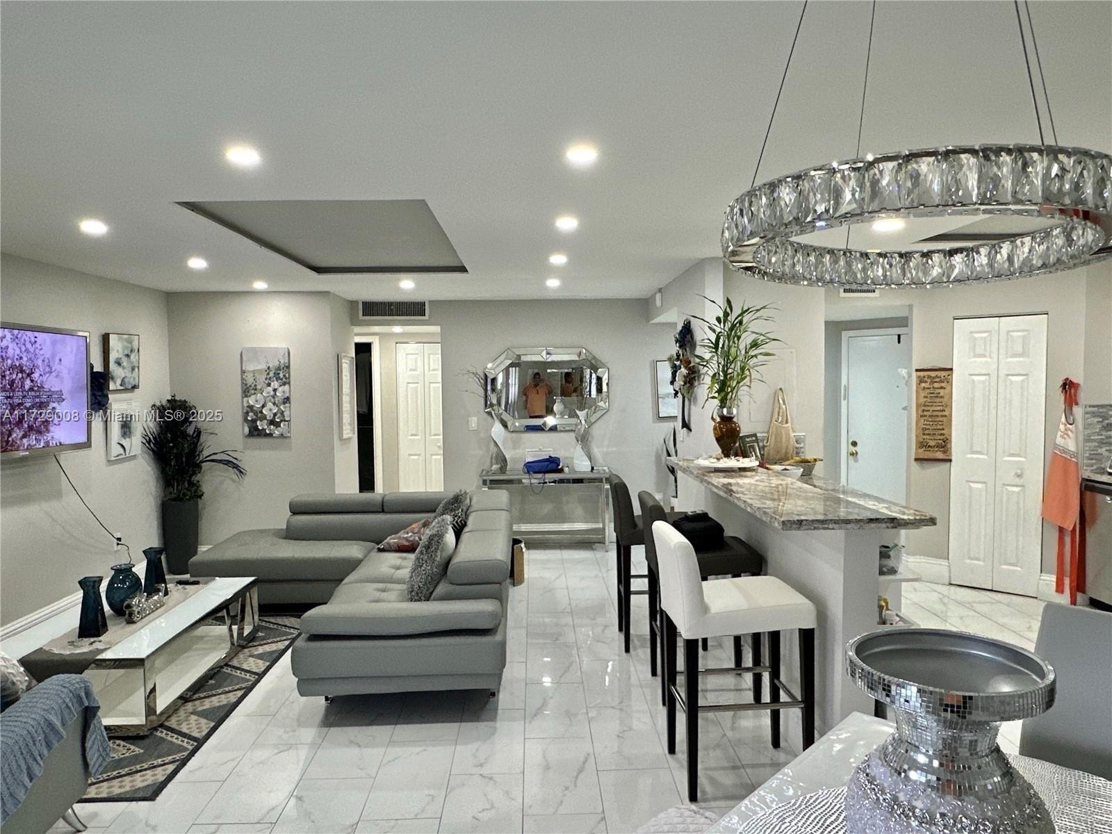 1ad5be0d-4220 6655 W Broward Blvd # 201, Plantation FL 33317 — #A11729008