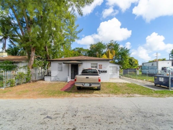 7525 NE Miami Ct, Miami FL 33138 — #A11744962