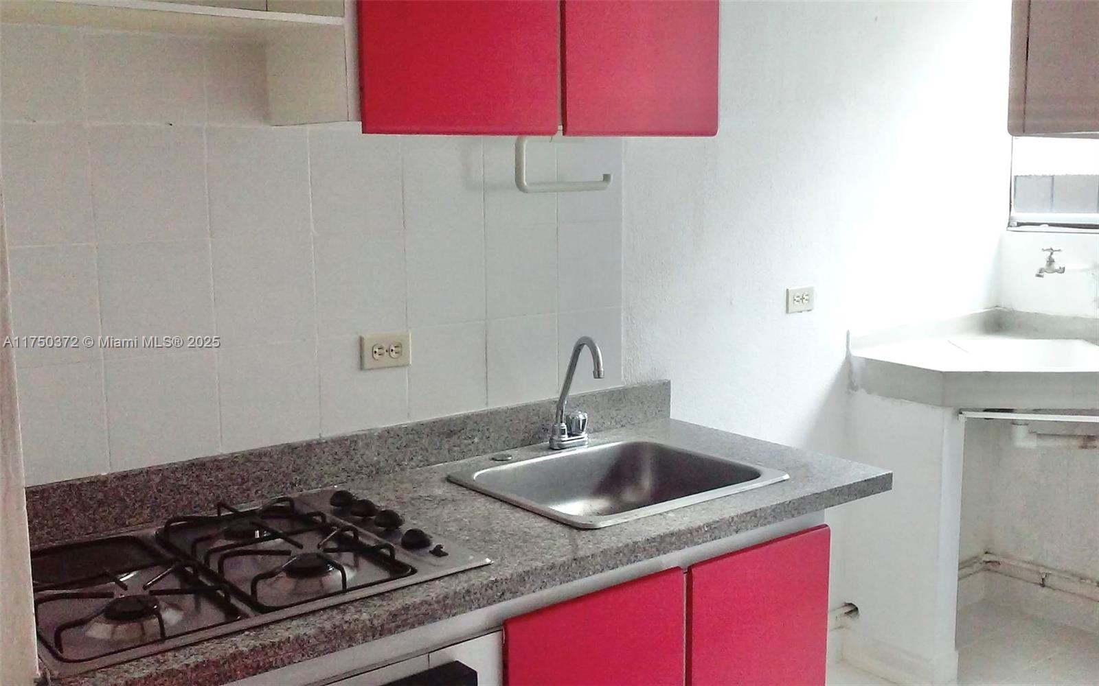 1ad5be0d-4498 KR 7B 153A 15 # 204, FL — #A11750372