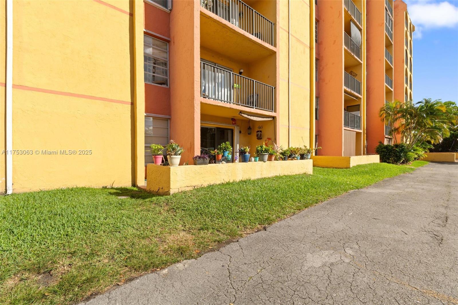 1ad5be0d-4526 4801 NW 7th St # 16, Miami FL 33126 — #A11753063