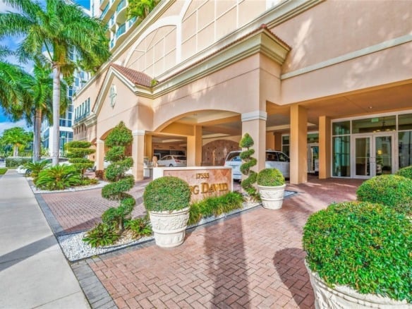 17555 Atlantic Blvd # 606, Sunny Isles Beach FL 33160 — #A11756357