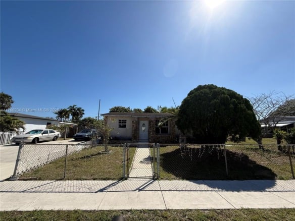 3221 SW 47th Ave, West Park FL 33023 — #A11766204