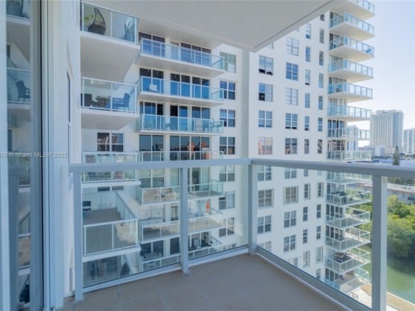 230 174th St # 1015, Sunny Isles Beach FL 33160 — #A11767678