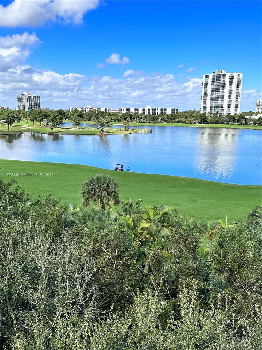1ad5be0d-4846 19900 E Country Club Dr # 1012, Aventura FL 33180 — #A11772116
