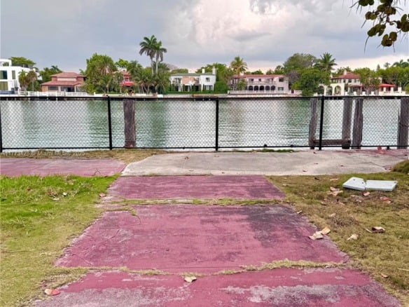 5255 Collins Ave Boat Slip E, Miami Beach FL 33140 — #A11773428