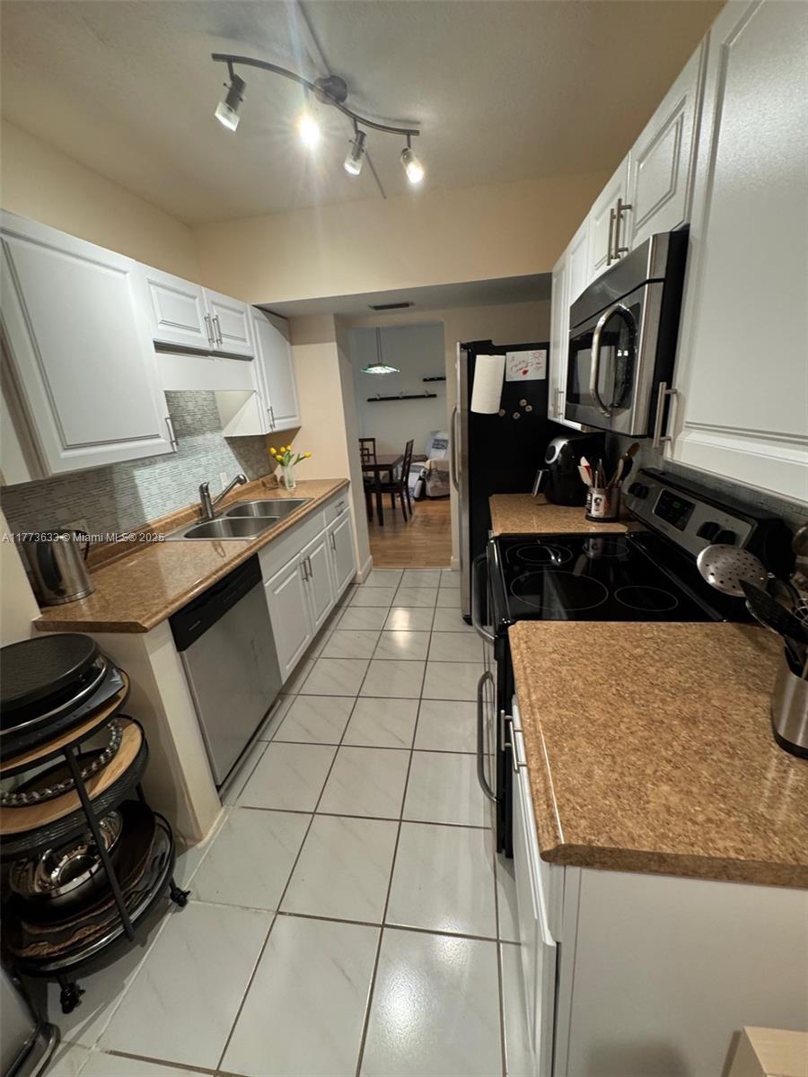 1ad5be0d-4875 4330 Hillcrest Dr # 304, Hollywood FL 33021 — #A11773633