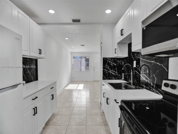708 N 20th # 2, Hollywood FL 33020 — #A11818981