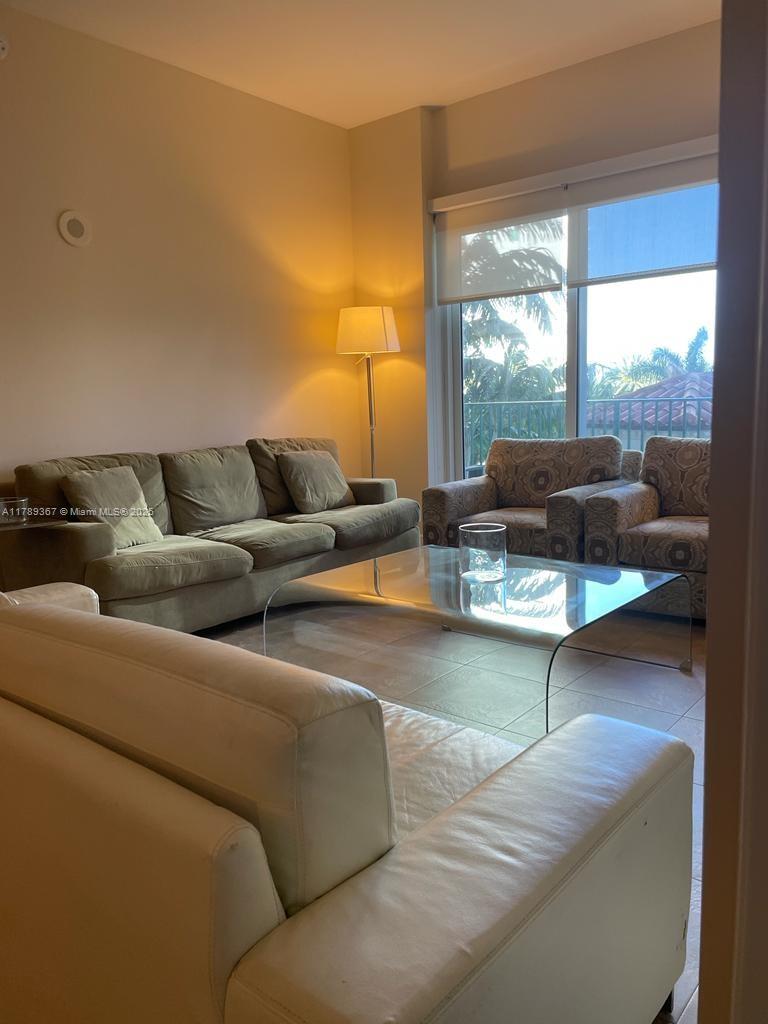 1ad5be0d-5127 20000 E Country Club Dr # 405, Aventura FL 33180 — #A11789367