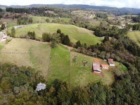Guarne Vereda Brizuela, Other Country – Not In USA FL 054050 — #A11790266
