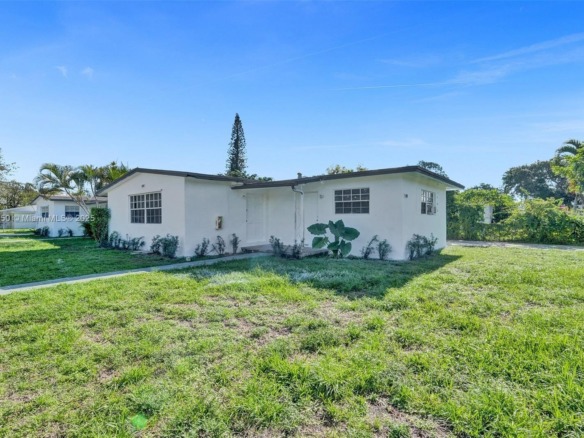 5657 Grant St, Hollywood FL 33021 — #A11792950