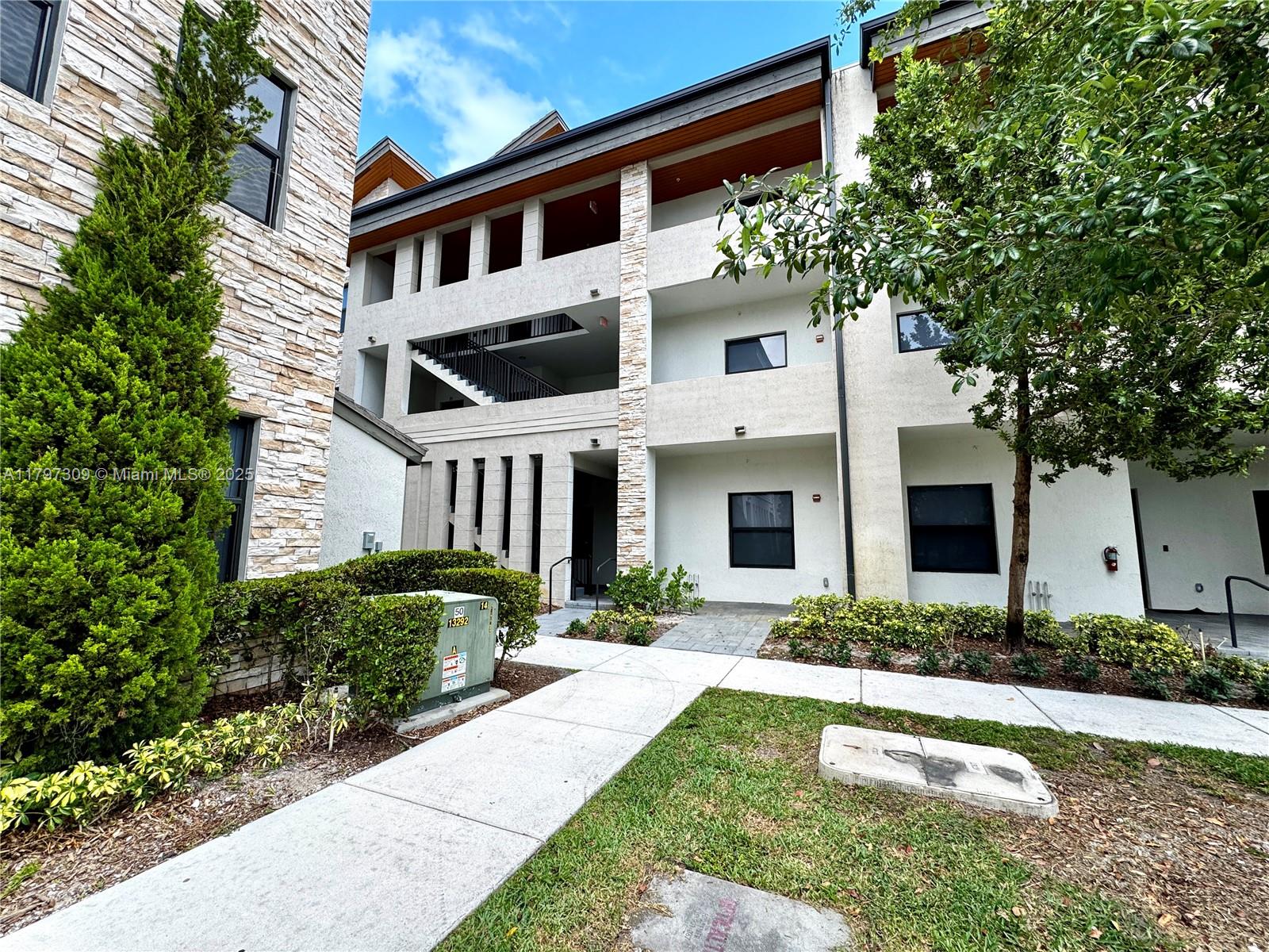 1ad5be0d-5280 8175 NW 104th Ave # 21, Doral FL 33178 — #A11797309