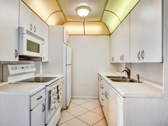 3087 Newport S # 3087, Deerfield Beach FL 33442 — #A11799075