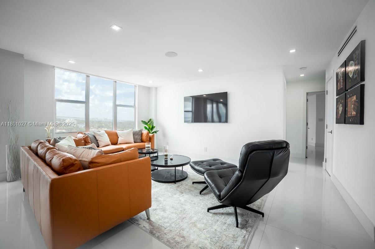 1ad5be0d-5366 5600 Collins Ave # 14K, Miami Beach FL 33140 — #A11801027