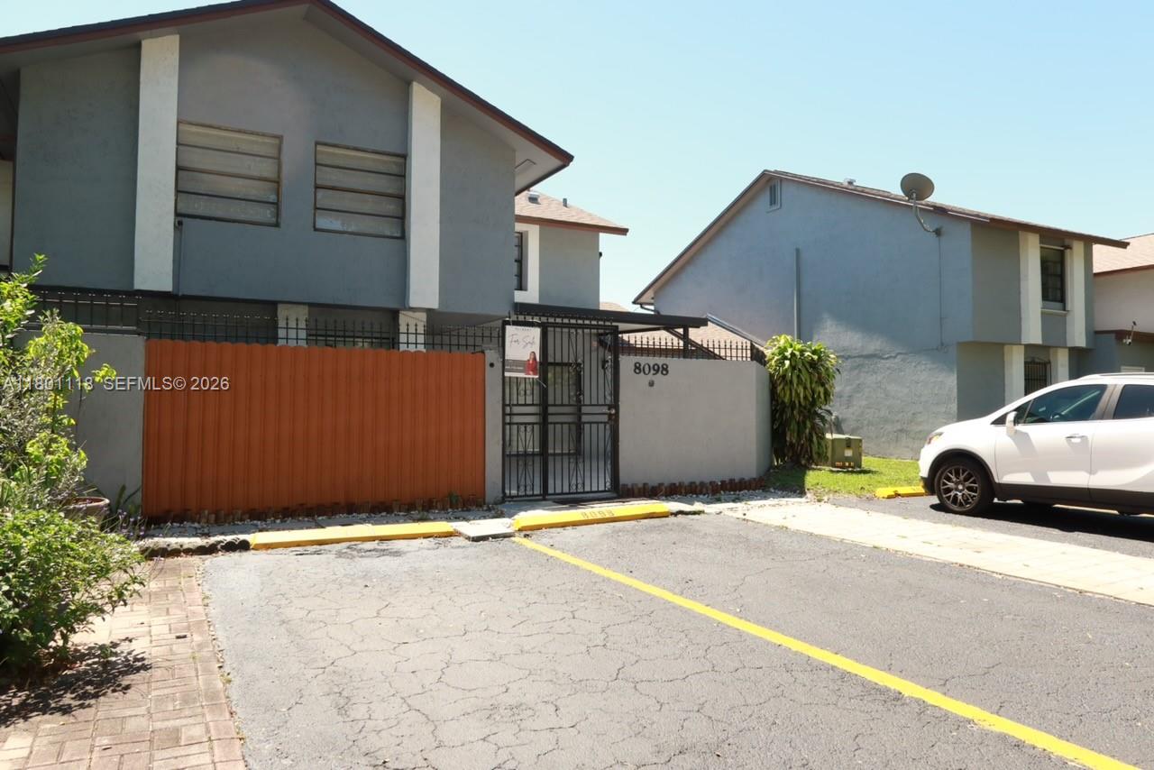 1ad5be0d-5368 8098 NW 99th Ter, Hialeah Gardens FL 33016 — #A11801118