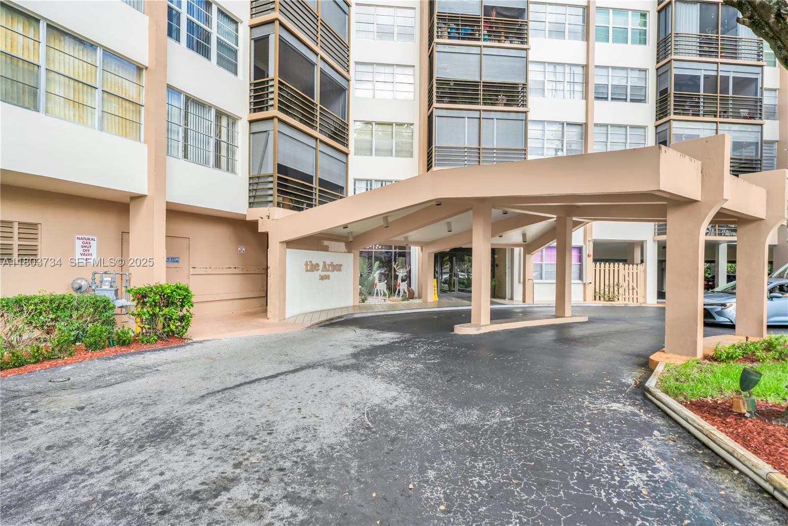 1ad5be0d-5422 1400 Saint Charles Pl # L4, Pembroke Pines FL 33026 — #A11803734