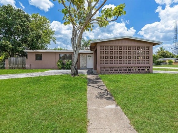 4960 NW 11th Ct, Lauderhill FL 33313 — #A11805957