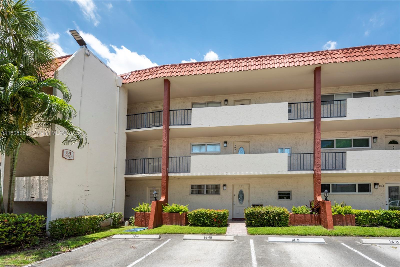 1ad5be0d-5491 9823 S Hollybrook Lake Dr # 105, Pembroke Pines FL 33025 — #A11806952
