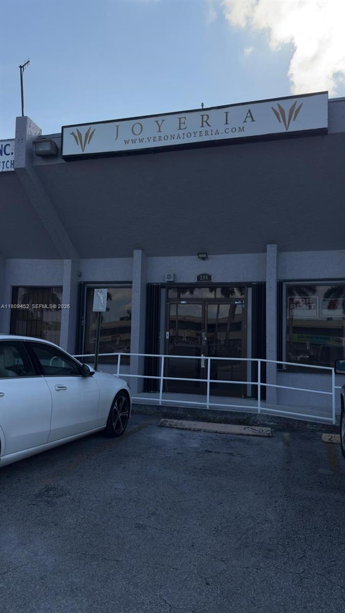 1ad5be0d-5562 3960 W 16th Ave # 204, Hialeah FL 33012 — #A11809452