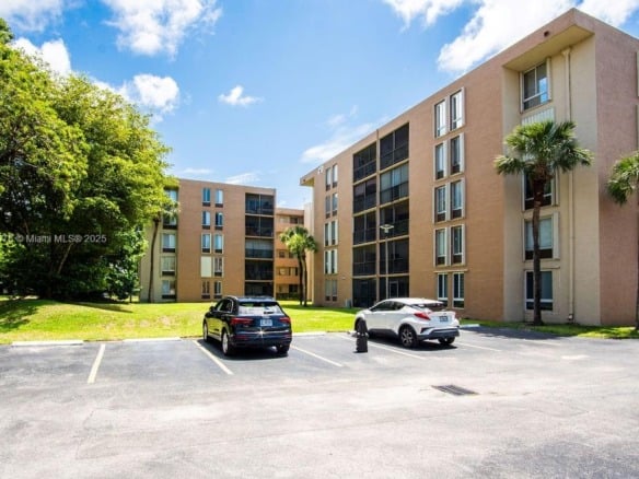 9110 Fontainebleau Blvd # 502, Miami FL 33172 — #A11810078