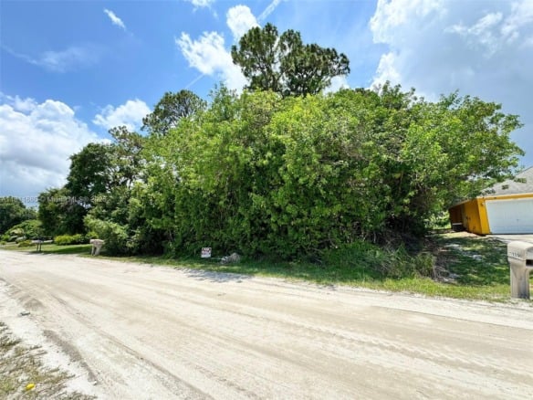 1225 SW 12th Ct SW, Vero Beach FL 32962 — #A11811680