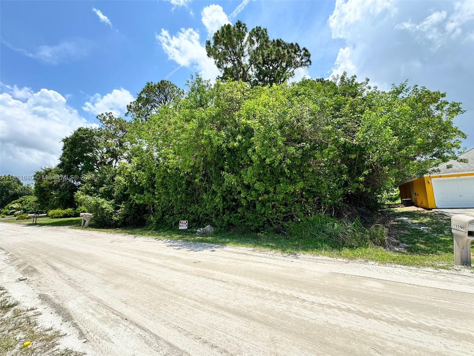 1ad5be0d-5630 1225 SW 12th Ct SW, Vero Beach FL 32962 — #A11811680
