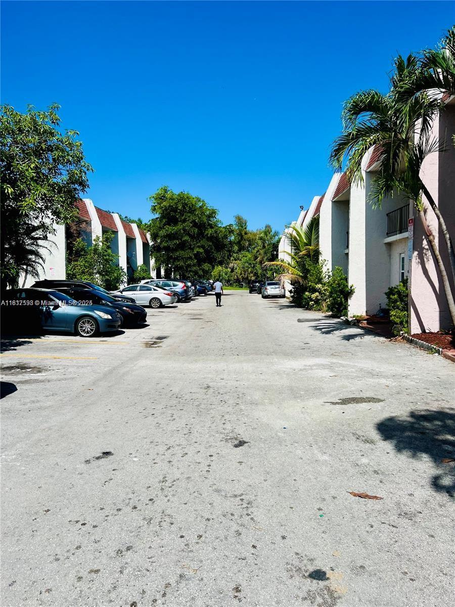 1ad5be0d-5748 15115 NE 6th Ave # 32, Miami FL 33162 — #A11817598