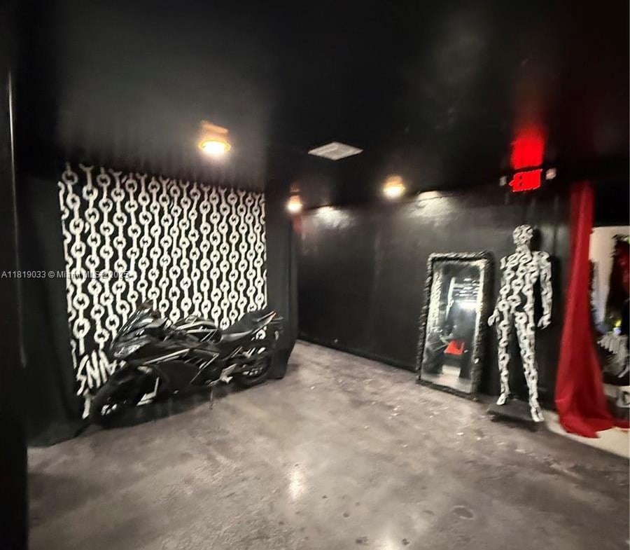 900