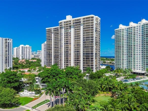 20281 E Country Club Dr # 1412, Aventura FL 33180 — #A11820959